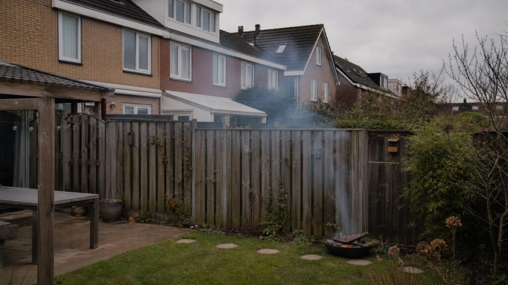 Rookoverlast vuurschaal of tuinhaard: wat mag