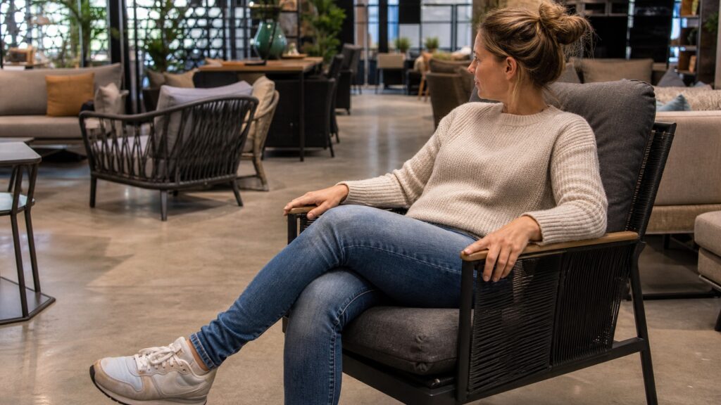 Tuinmeubelen kopen: showroom of online? Beste prijs