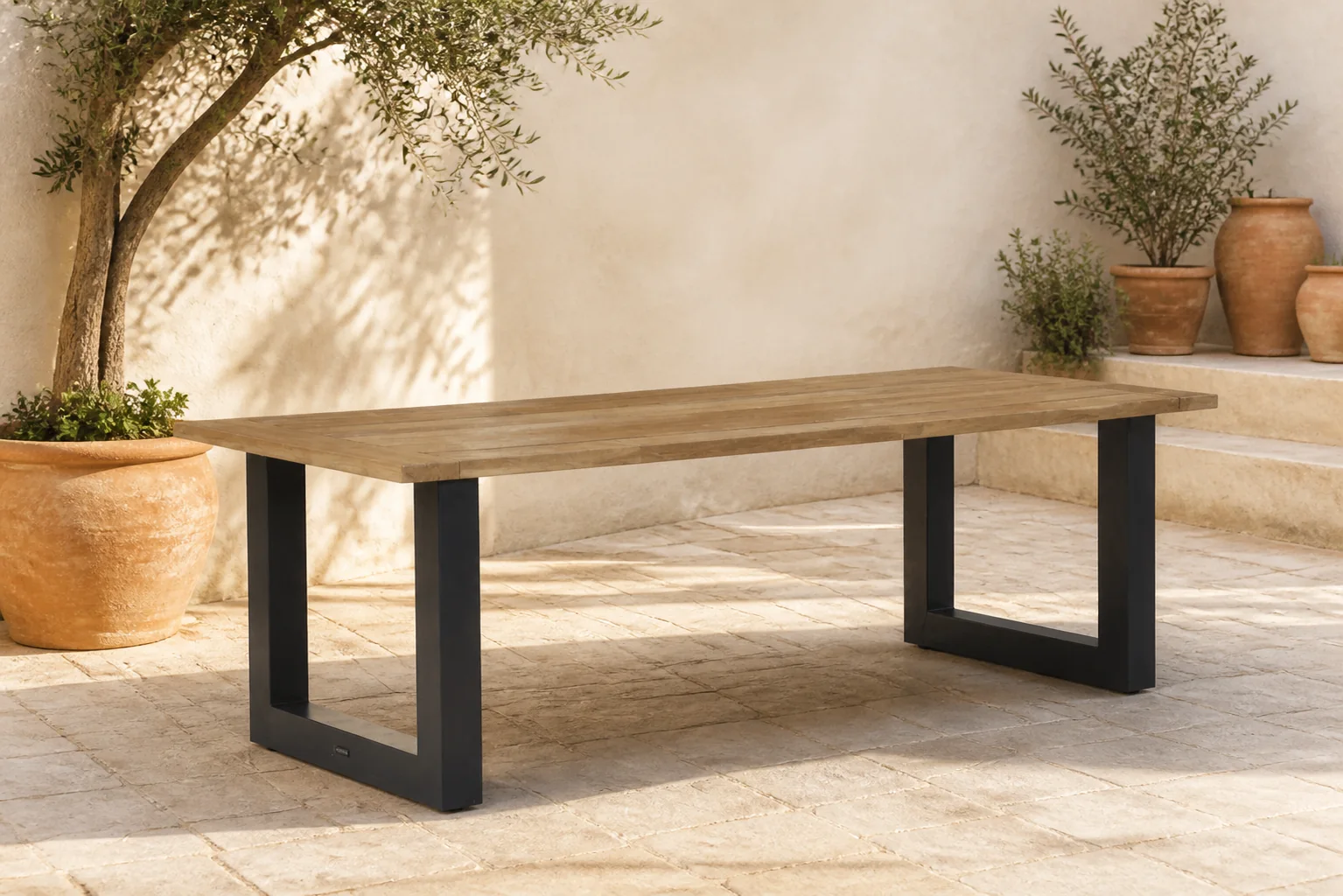 Sfeerfoto van Lifestyle Garden Furniture Talai dining tuintafel antraciet 240 x 100 cm – Old teak greywash
