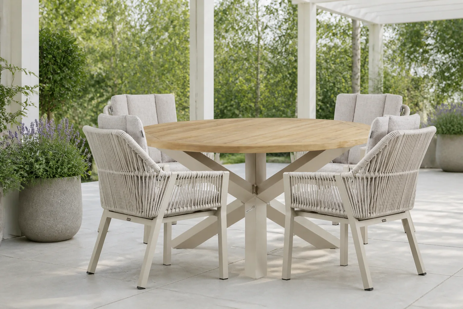 Sfeerfoto van Lifestyle Garden Furniture Verona/Rockville 120 cm dining tuinset 5-delig – Taupe-naturel-bruin