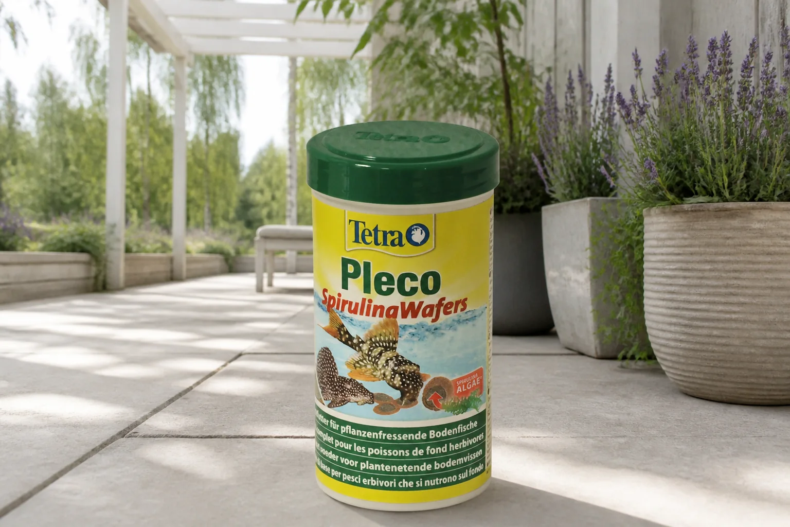 Sfeerfoto van Tetra Pleco Spirulina Wafers 250 ml Vis Gebr. de Boon – Zie Foto