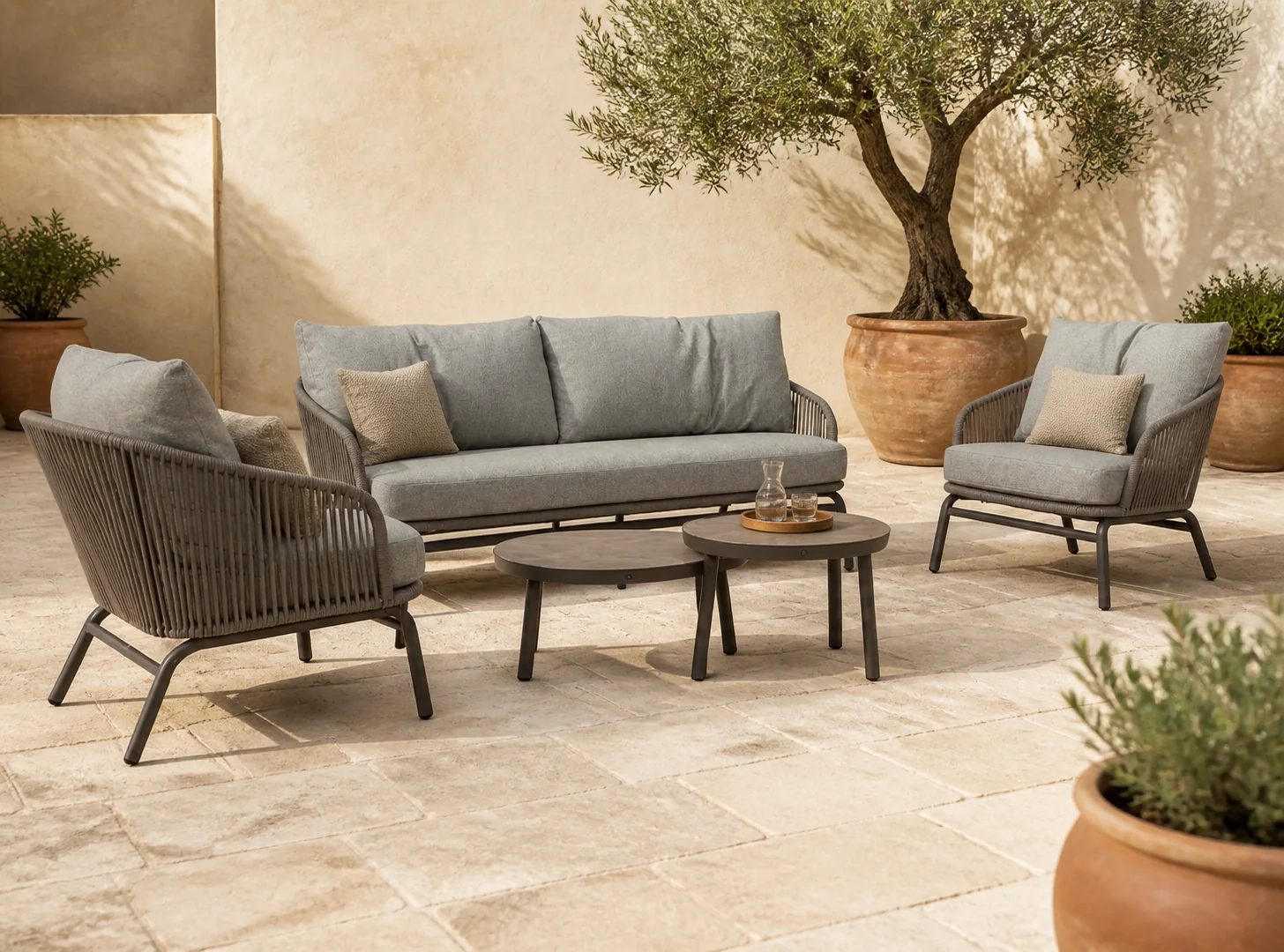 Sfeerfoto van Coco Livo stoel-bank loungeset 5 delig – Taupe-naturel-bruin