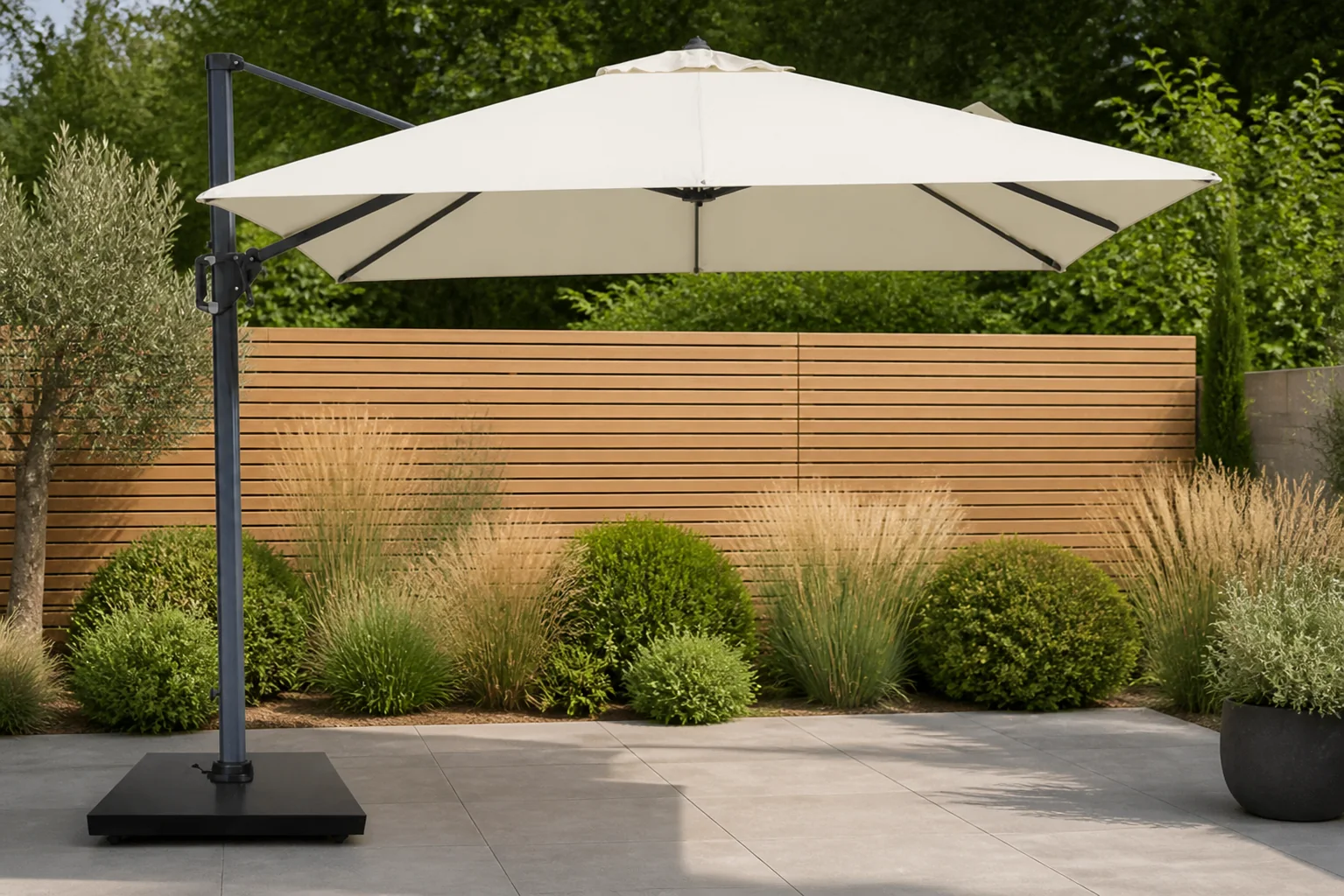 Sfeerfoto van Camello Diego zweefparasol 3x3m S1 (excl. voet) – Taupe-naturel-bruin