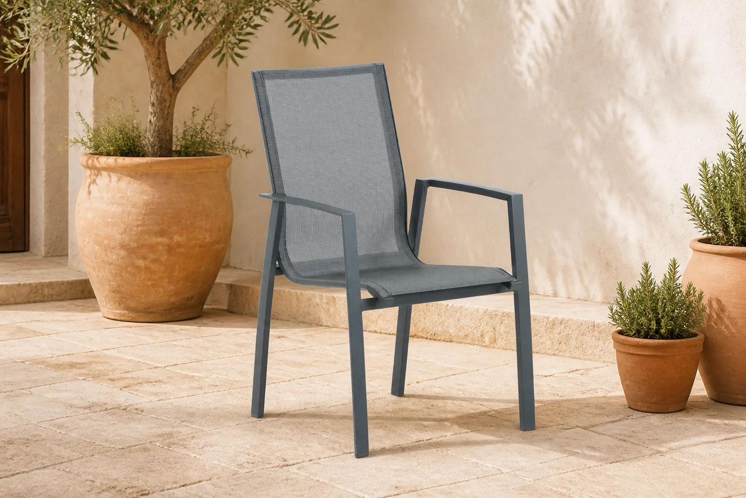 Sfeerfoto van Lifestyle Garden Furniture Ultimate dining tuinstoel – Grijs-antraciet