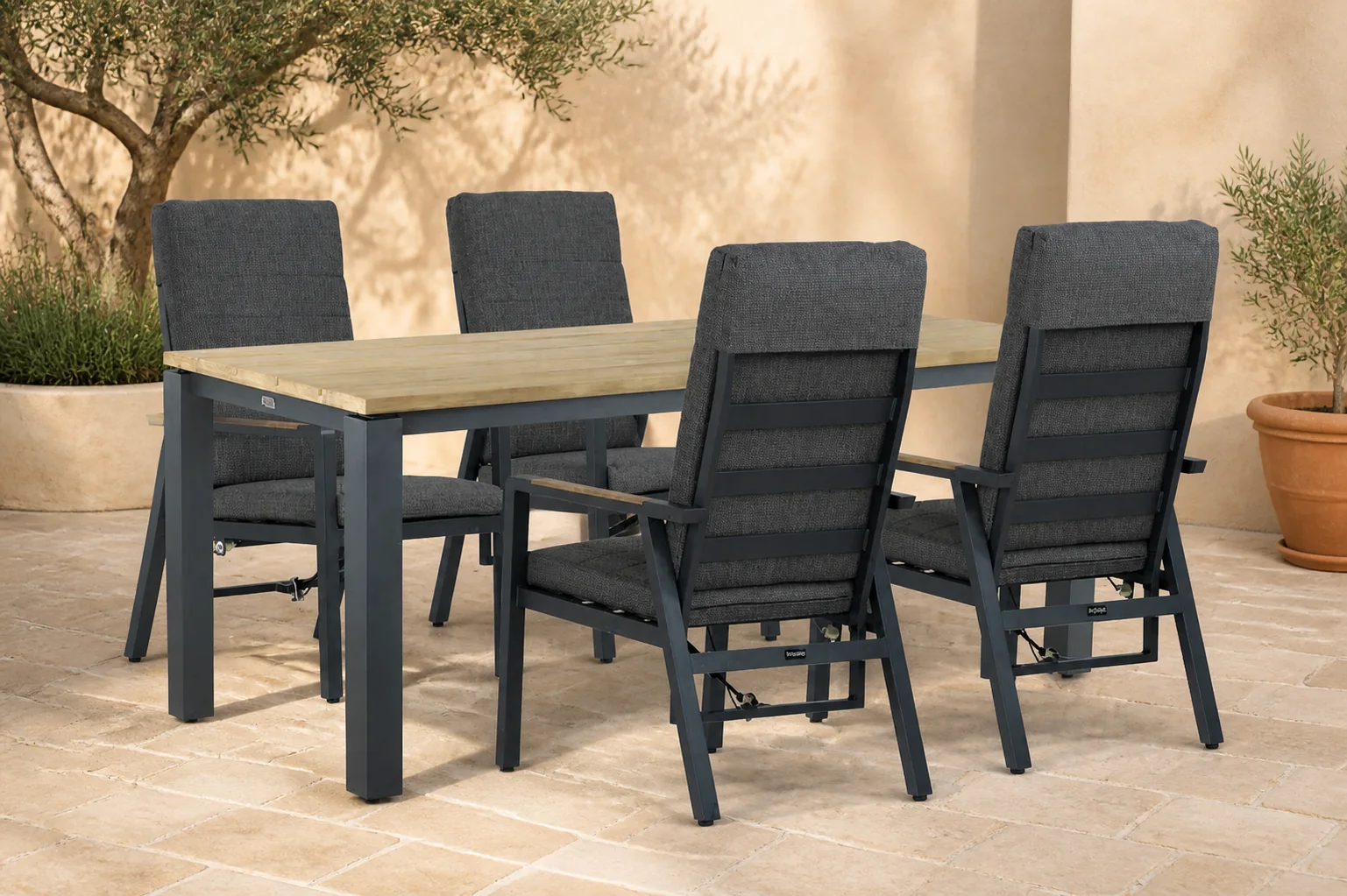 Sfeerfoto van Lifestyle Garden Furniture Marseille/Riviera 180 cm dining tuinset 5-delig – Grijs-antraciet