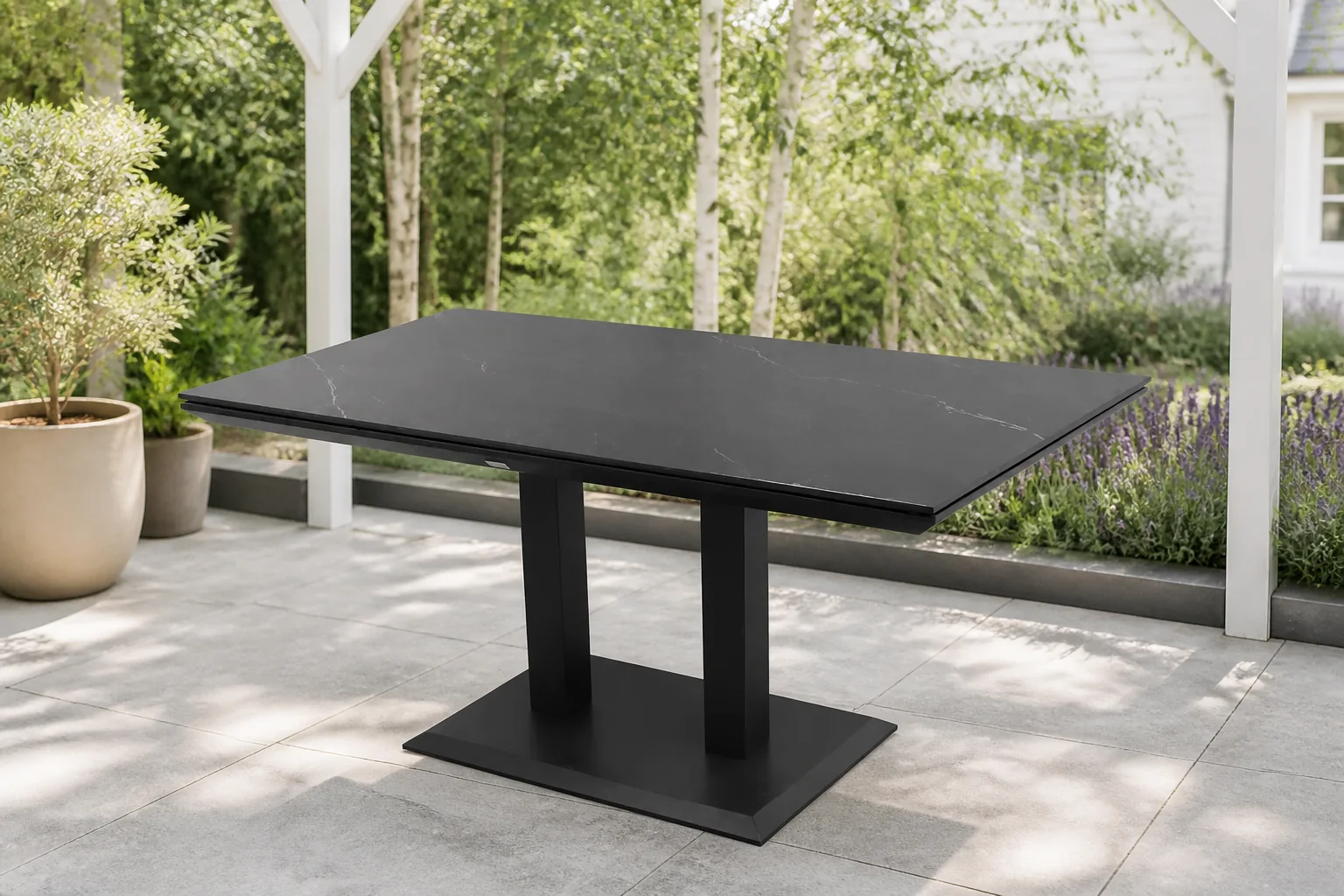 Sfeerfoto van Trestino Perugia Tuintafel Antraciet 140×80 cm – tweekleurig