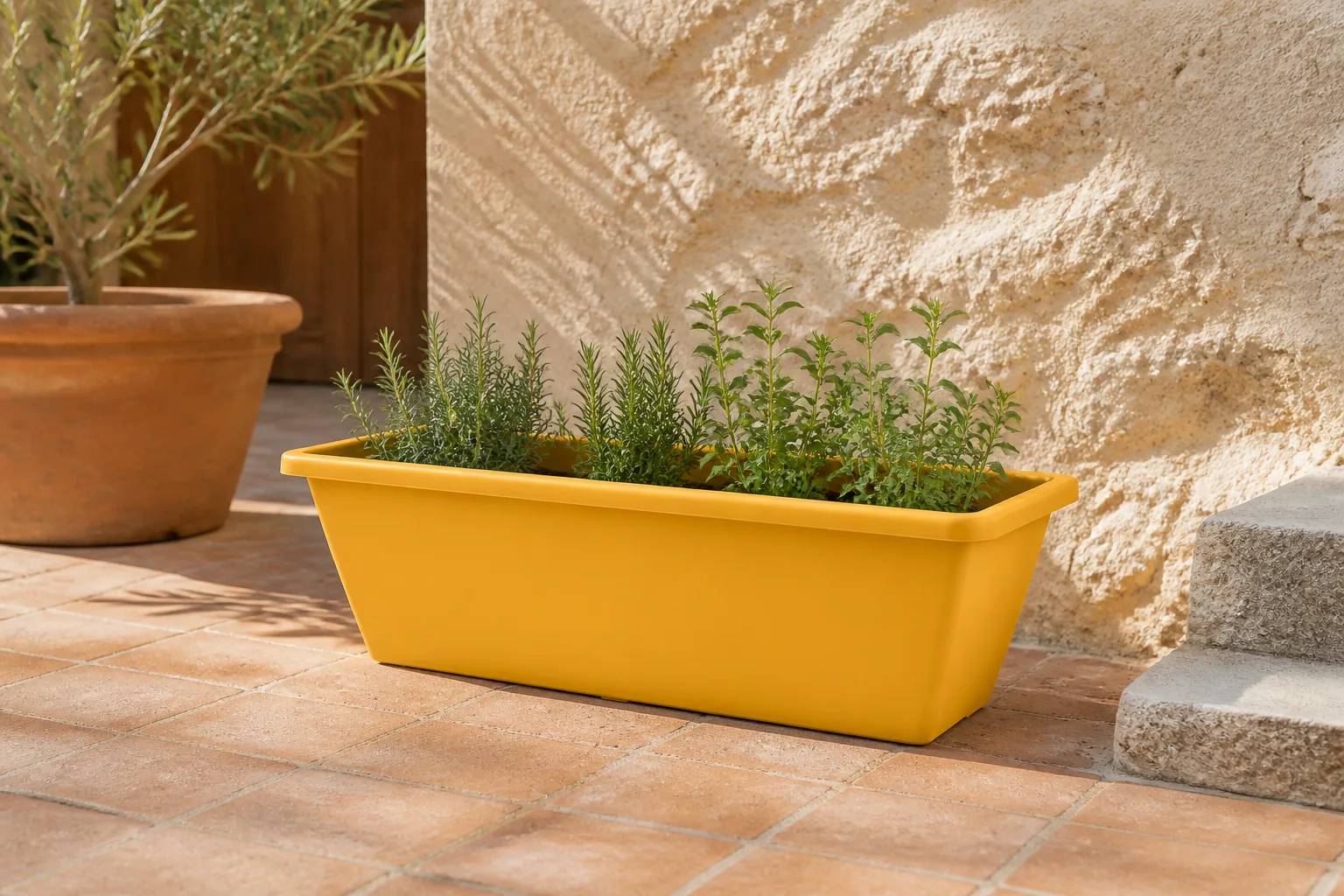 Sfeerfoto van Elho Barcelona trough 50 honey yellow plantenbak – geel