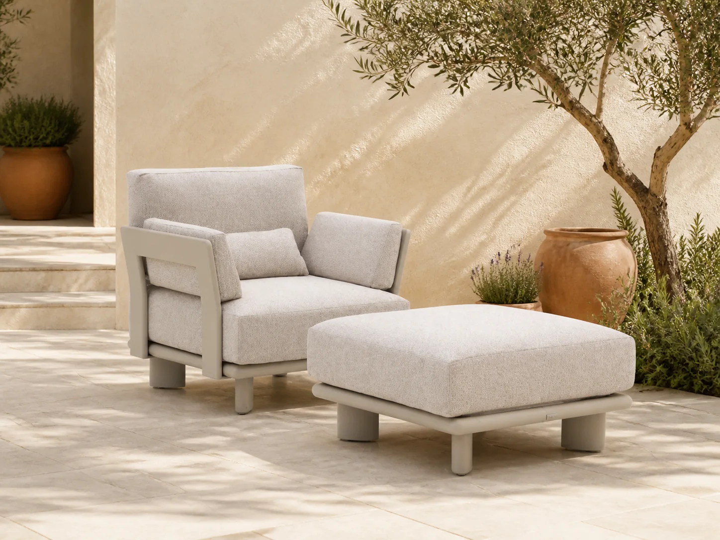 Sfeerfoto van Bellagio tuinmeubelen + 15% kassakorting | Bellagio Battuello lounge tuinstoel met voetenbank – Taupe