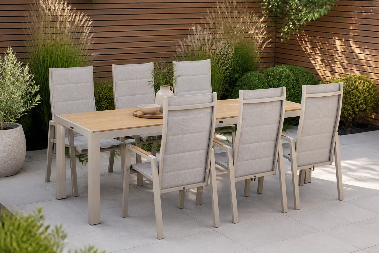 Sfeerfoto van Lifestyle Garden Furniture Essence/Creta 210×90 cm dining tuinset 7-delig – Taupe-naturel-bruin