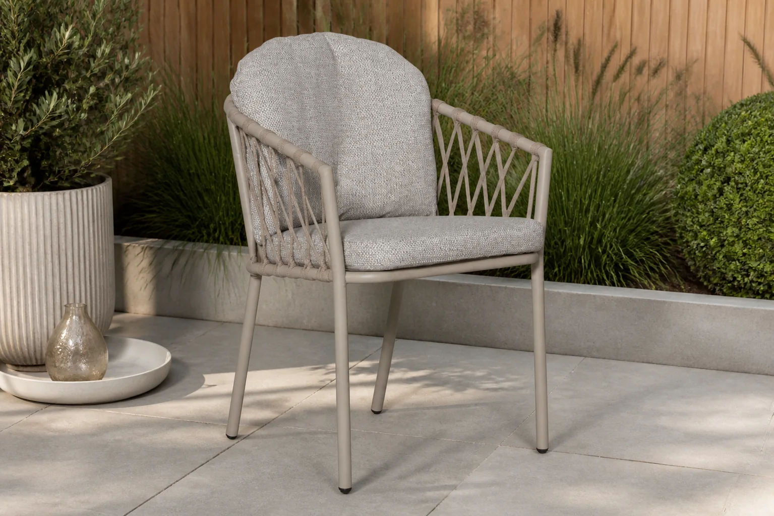 Sfeerfoto van Lifestyle Garden Furniture Morano dining tuinstoel – Zand/Beige