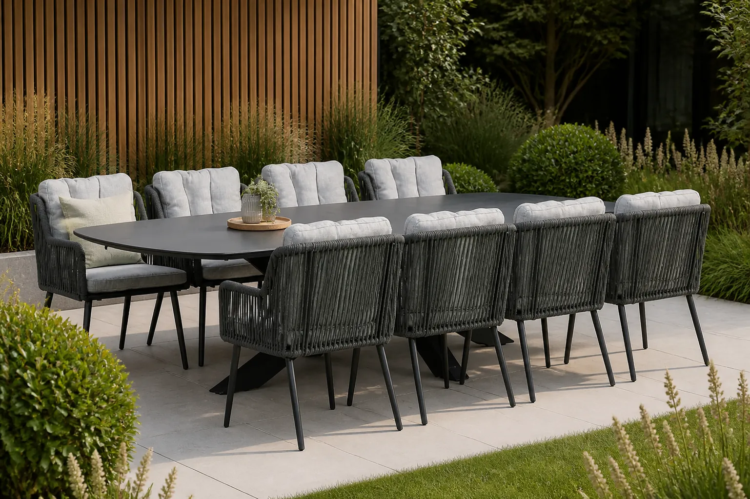 Sfeerfoto van Lifestyle Garden Furniture Tivoli/Voyage 300×120 cm dining tuinset 9-delig – Grijs-antraciet