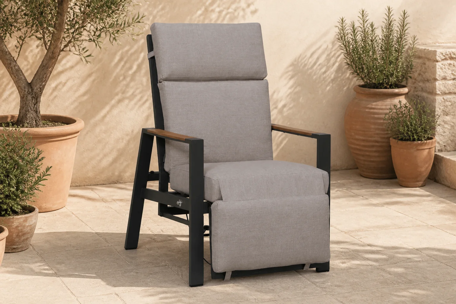 Sfeerfoto van Lifestyle Garden Furniture Camino relax stoel gasveer verstelbaar – Grijs-antraciet