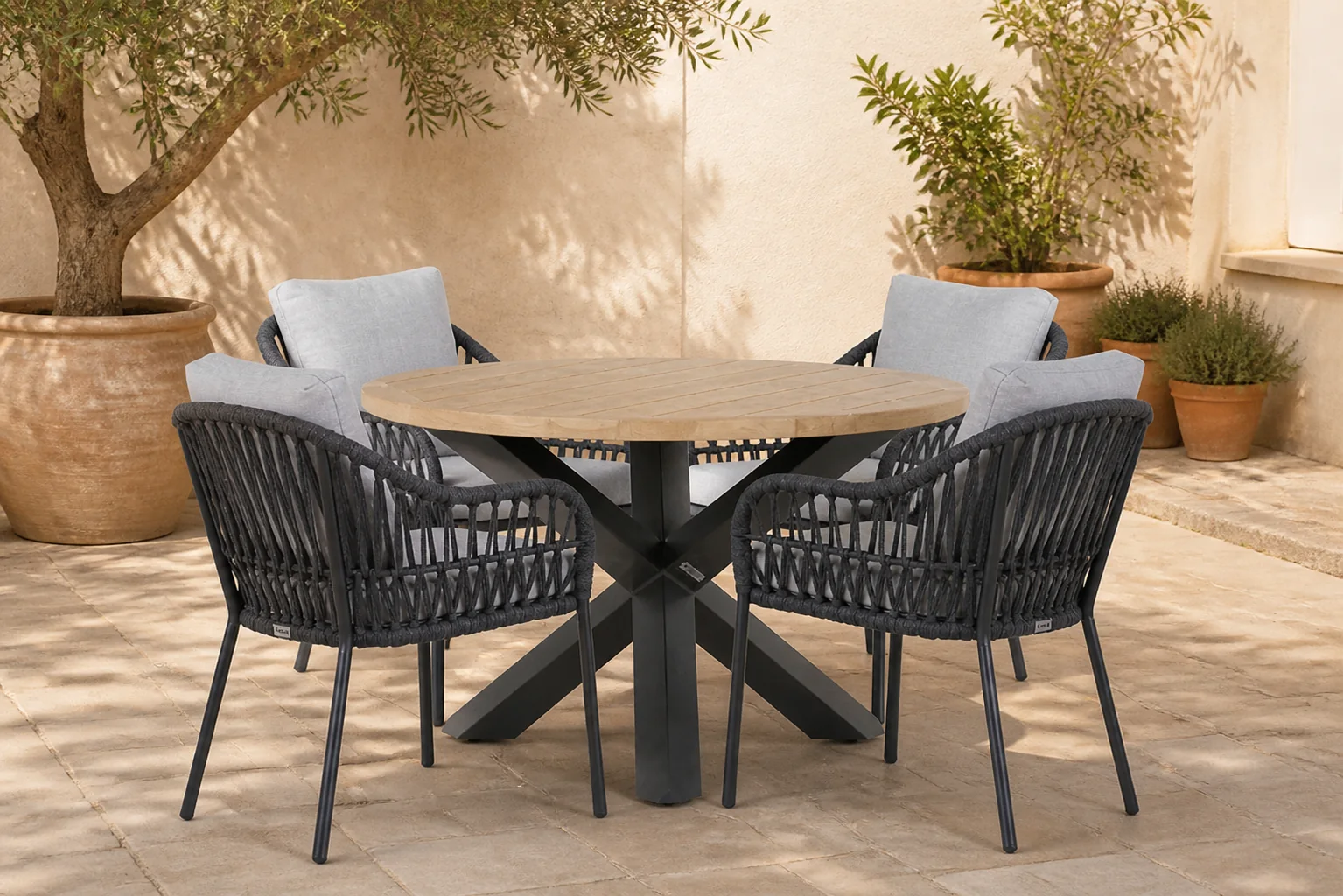 Sfeerfoto van Coco Puerto/Rockville 120 cm dining tuinset 5-delig – Grijs-antraciet