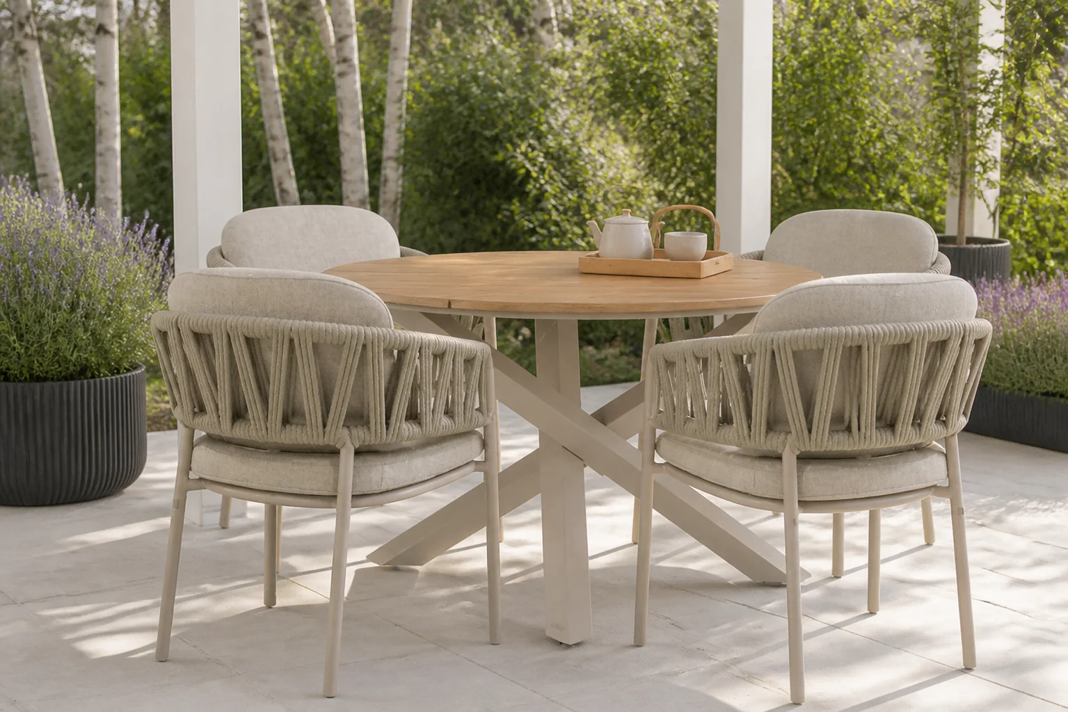 Sfeerfoto van 4 Seasons Outdoor Calma/Ancona 125 cm dining tuinset 5-delig – Zand/Beige