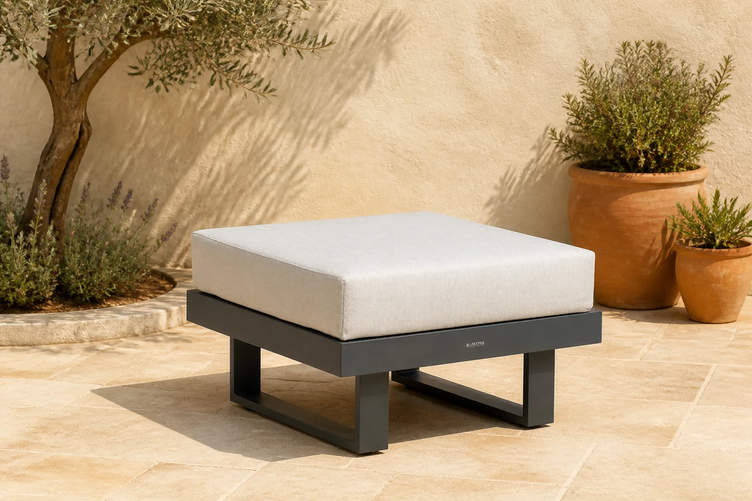 Sfeerfoto van Lifestyle Garden Furniture Lorenzo lounge voetenbank – Grijs-antraciet