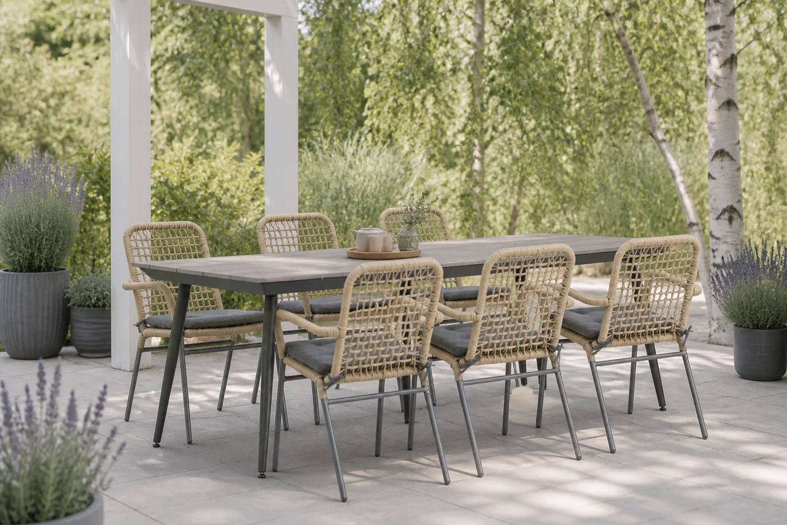 Sfeerfoto van De Laan Projects Laan Catalone/Matale 240 cm dining tuinset 7-delig – Taupe-naturel-bruin