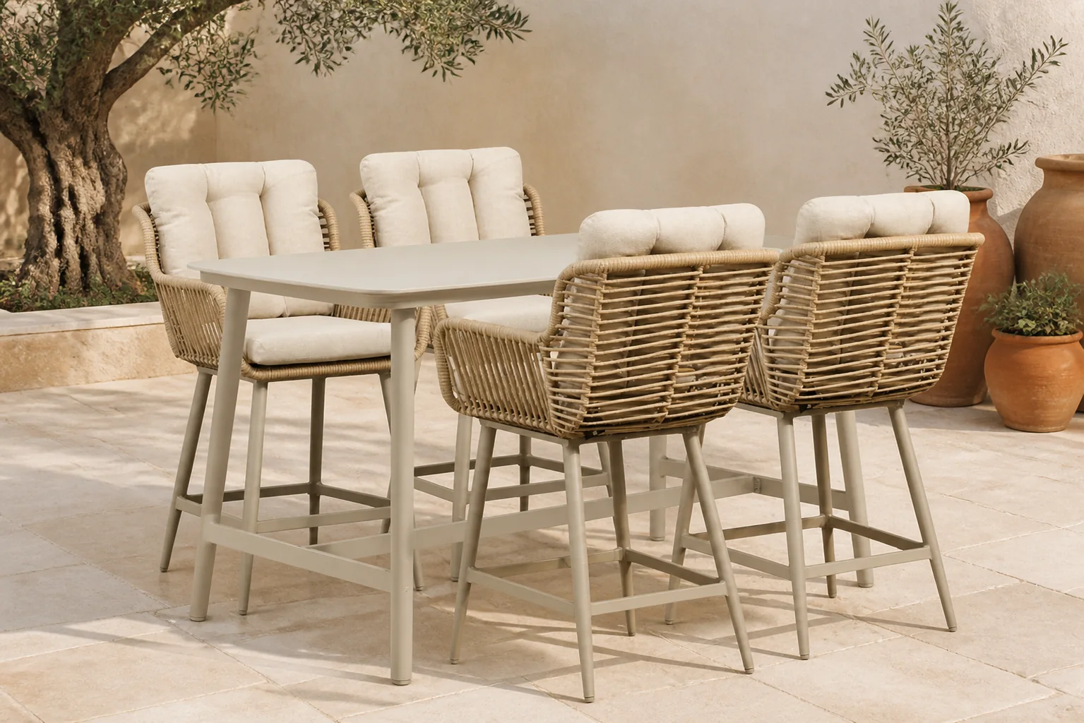 Sfeerfoto van Coco Alto/Sienta 180×90 cm dining tuinset 5-delig – Zand/Beige