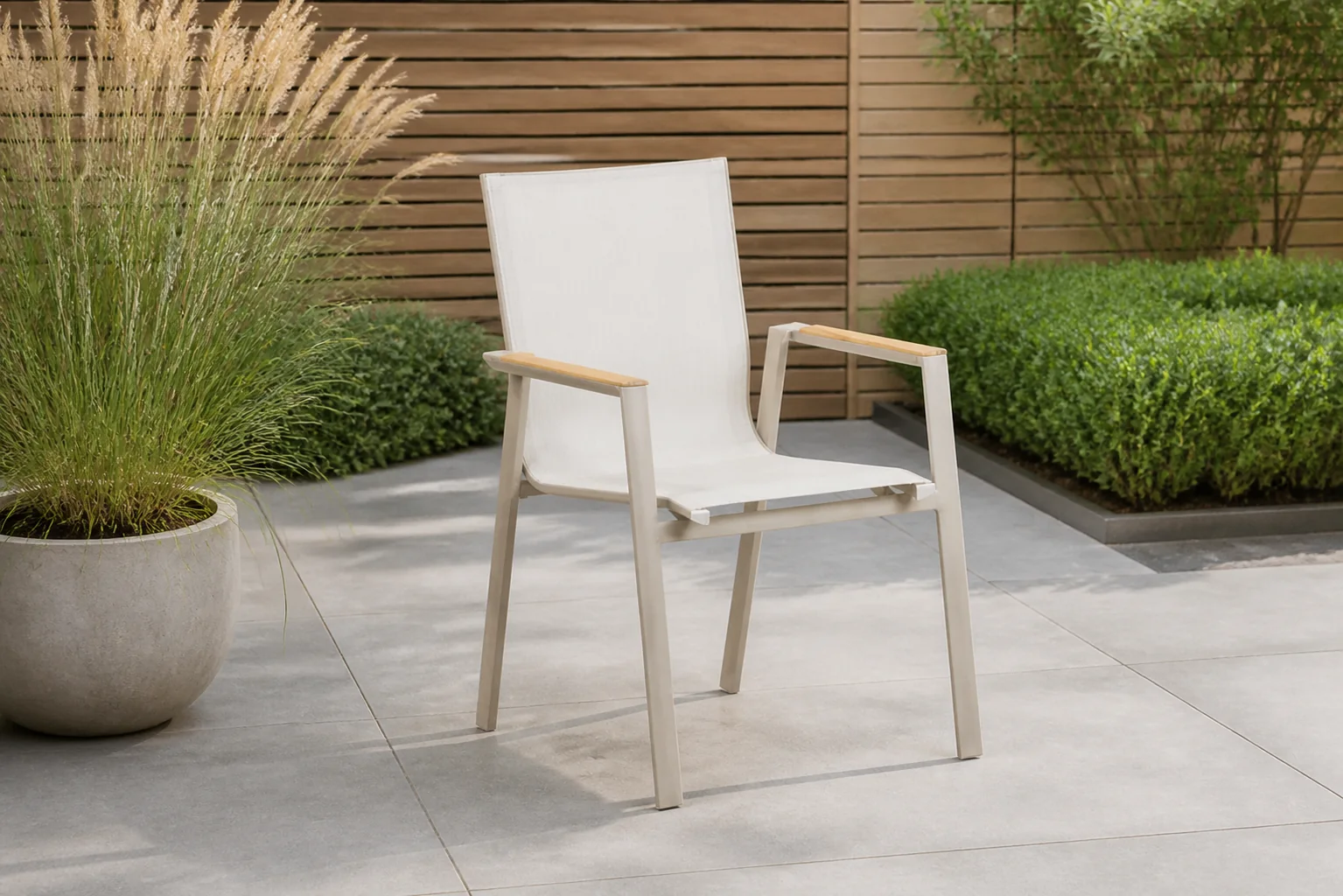 Sfeerfoto van Lifestyle Garden Furniture Fiora dining tuinstoel stapelbaar loft – Zand/Beige