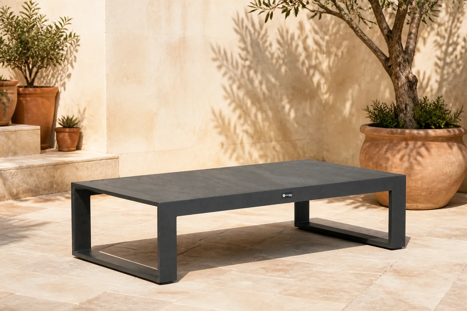 Sfeerfoto van Santika Furniture Zaga loungetafel 125×67 cm – Grijs-antraciet