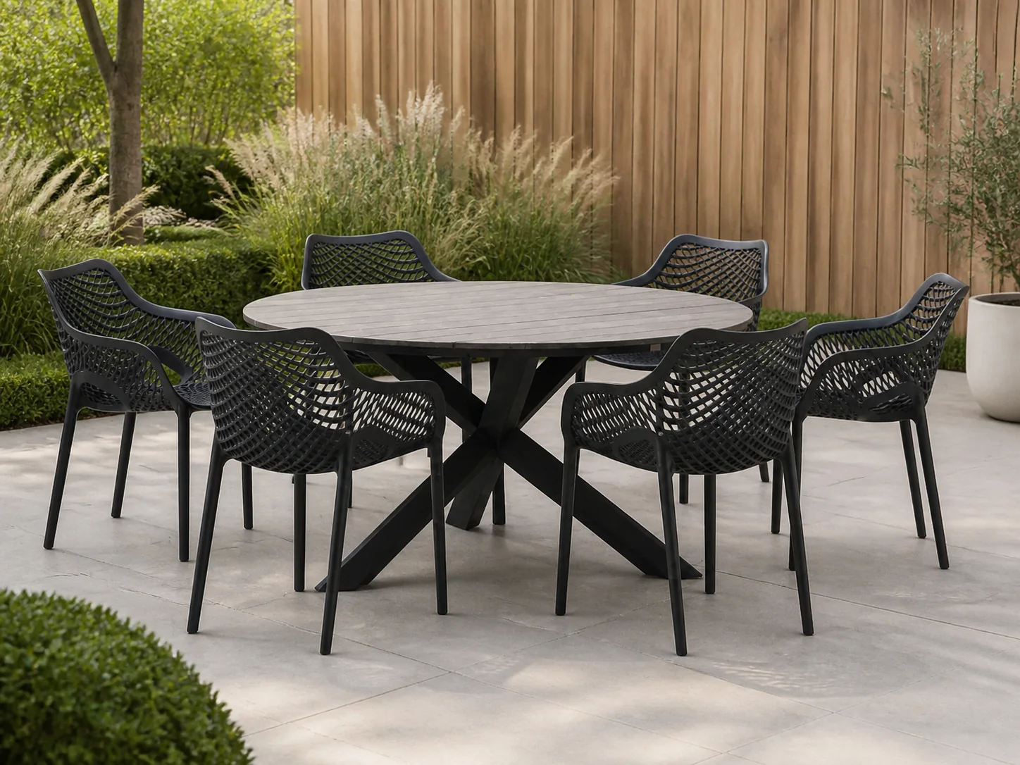 Sfeerfoto van Forza Furniture Ripi/Fidenza ø149cm dining tuinset 7-delig stapelbaar