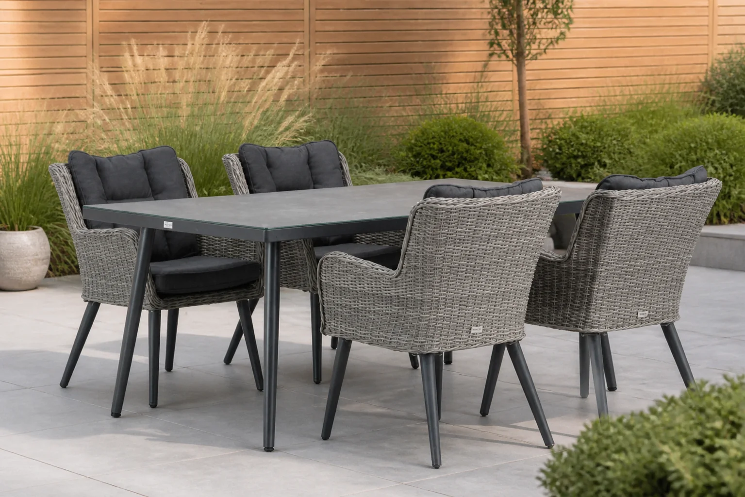 Sfeerfoto van Garden Collections Boston/Sophia 180 cm dining tuinset 5-delig – Grijs-antraciet