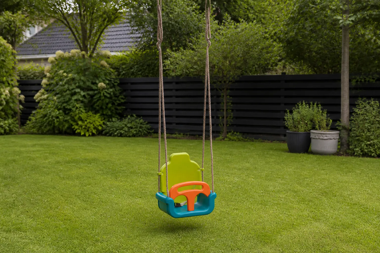 Sfeerfoto van KBT Baby Schommelzitje meegroeimodel