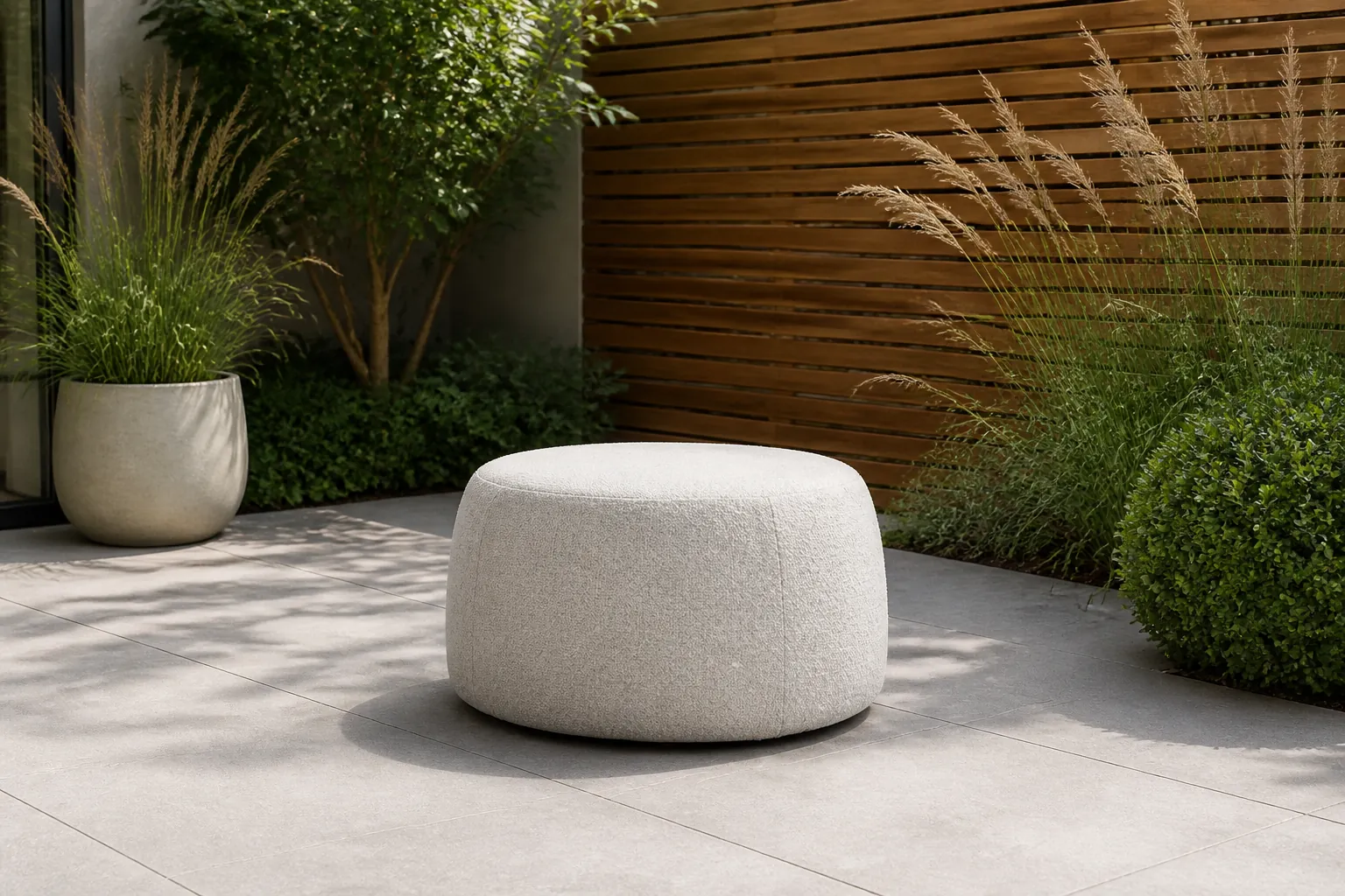 Sfeerfoto van Zavelli Soffice lounge tuintafel ø78cm (h: 37cm) – Taupe
