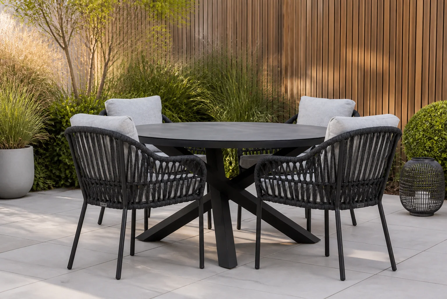 Sfeerfoto van Coco Puerto/Livorno 125 cm dining tuinset 5-delig – Grijs-antraciet