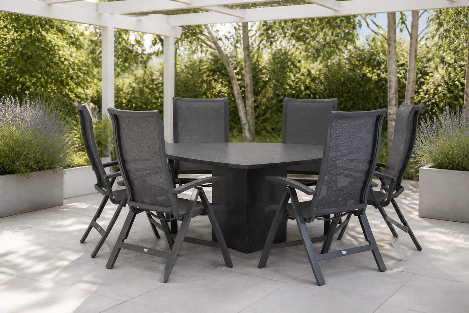 Sfeerfoto van Presto Lucardo/Graniet 170 cm triangel dining tuinset 7-delig – Grijs-antraciet