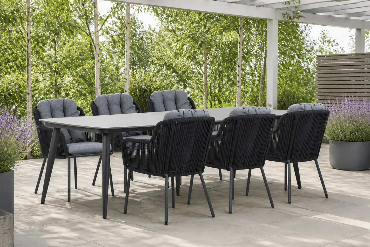 Sfeerfoto van Santika Furniture Tendenza/Vienna 240 cm dining tuinset 7-delig – Grijs-antraciet