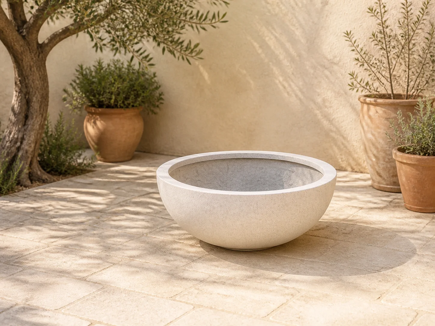 Sfeerfoto van Luca Lifestyle Grigio Bowl bloempot S ø40cm (h:18cm) – Wit