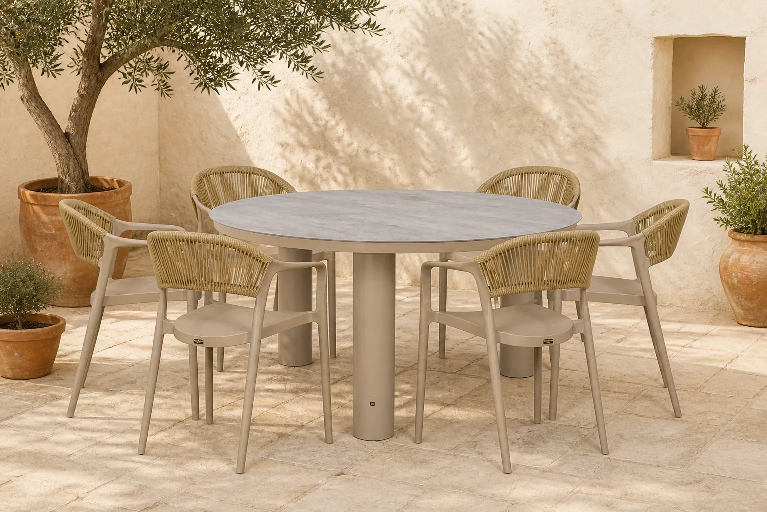 Sfeerfoto van Domani Furniture Toscano/Arancia 150 cm dining tuinset 7-delig – Taupe-naturel-bruin