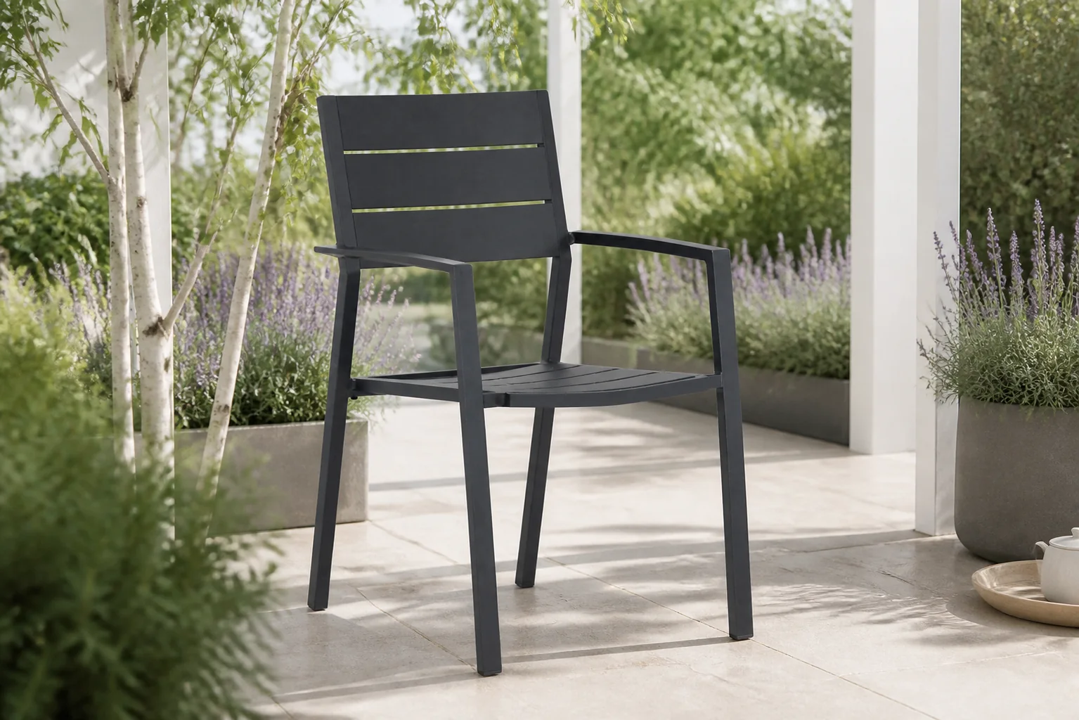 Sfeerfoto van Lifestyle Garden Furniture Stella dining tuinstoel – Grijs-antraciet