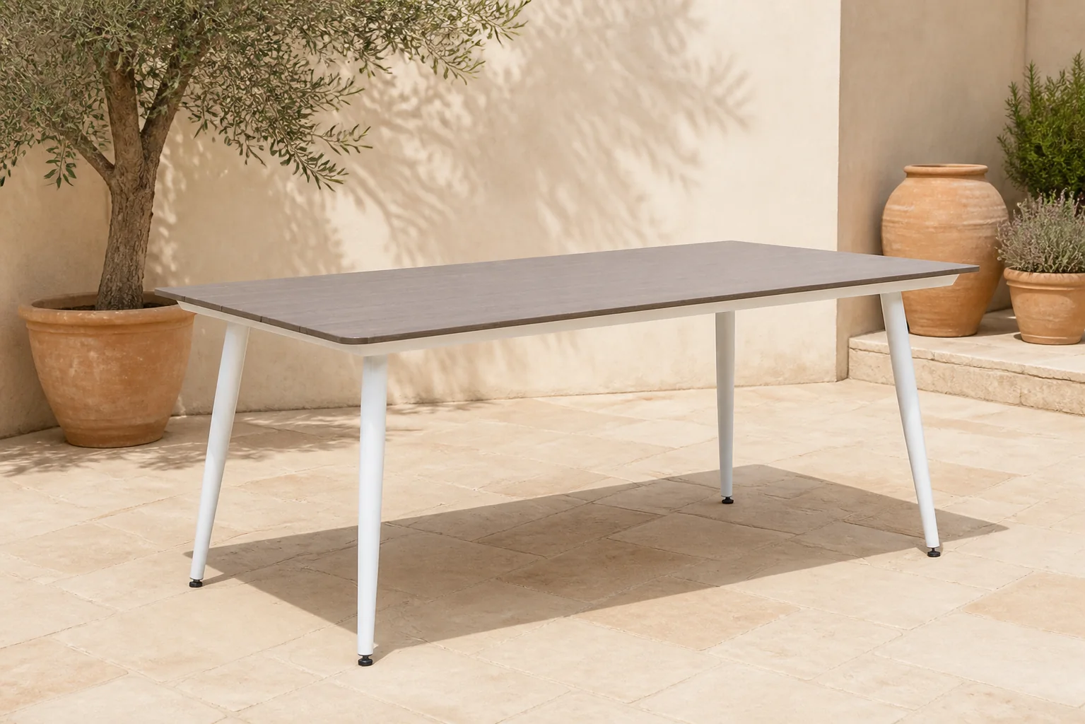 Sfeerfoto van Lifestyle Garden Furniture Yala dining tuintafel 180 x 92 cm – Transparant