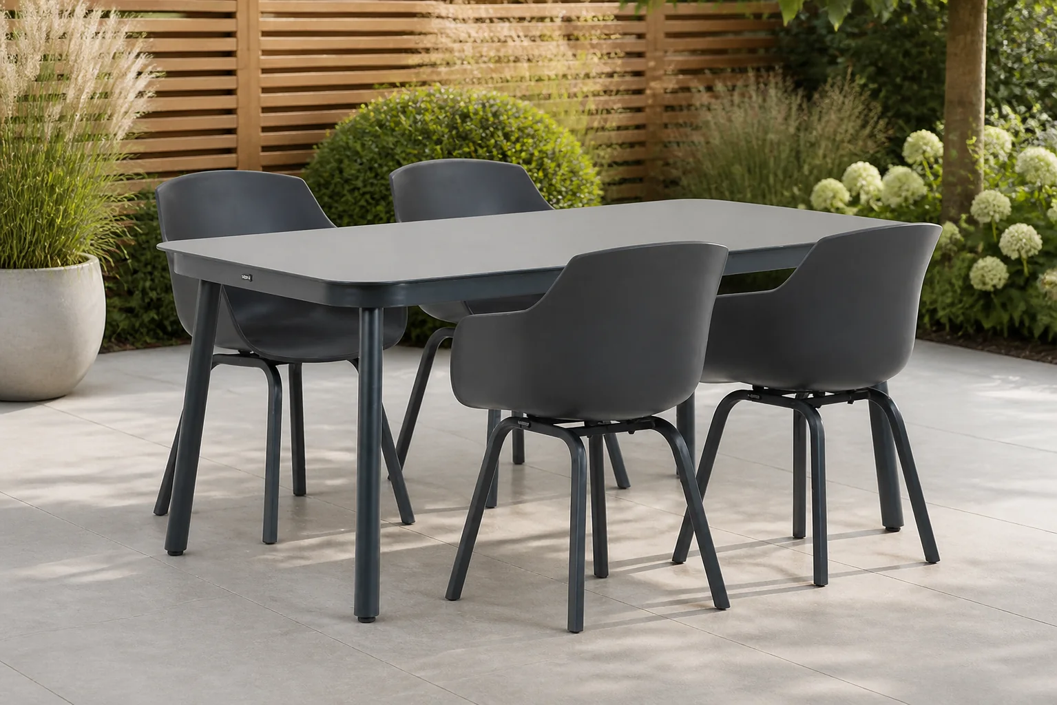 Sfeerfoto van Lifestyle Garden Furniture Salina/Tavano 160 cm dining tuinset 5-delig – Grijs-antraciet