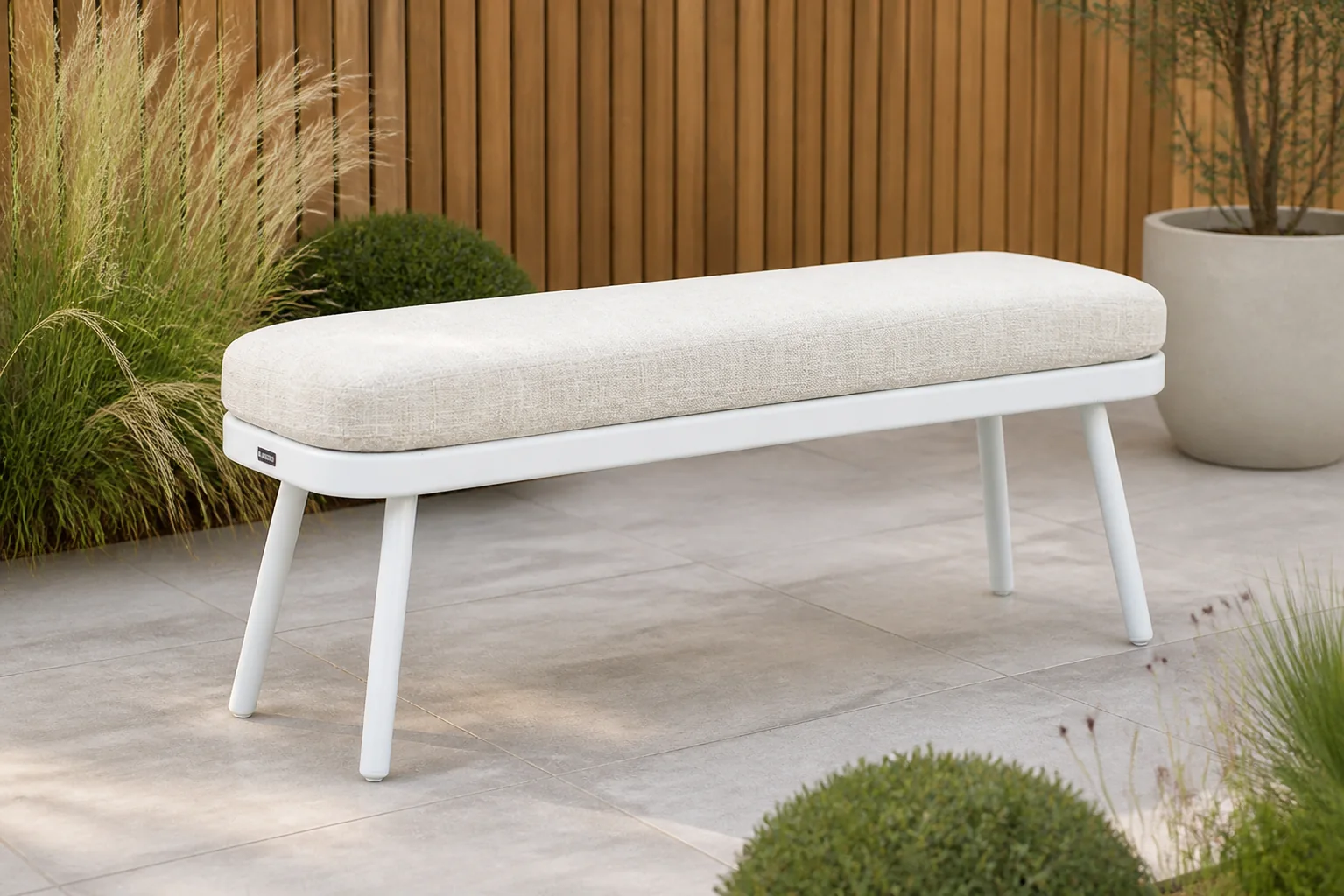 Sfeerfoto van Lifestyle Garden Furniture Cordani/Boretti picknickbank 120 x 35 cm – Wit