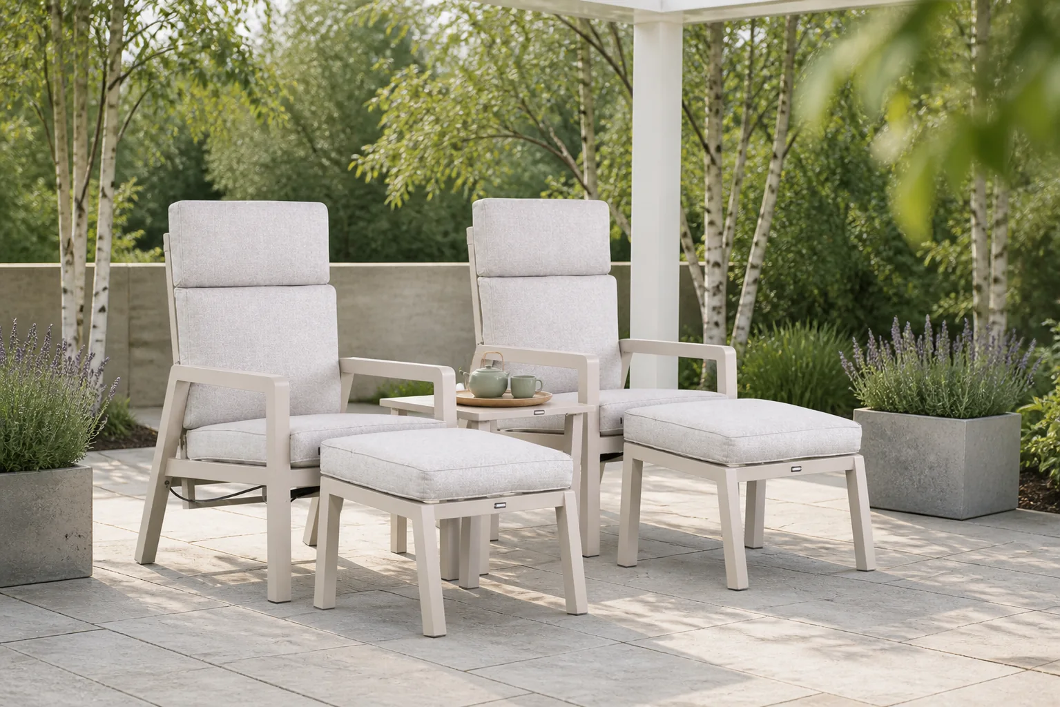 Sfeerfoto van Lifestyle Garden Furniture Albelli bistroset 5-delig – Taupe-naturel-bruin