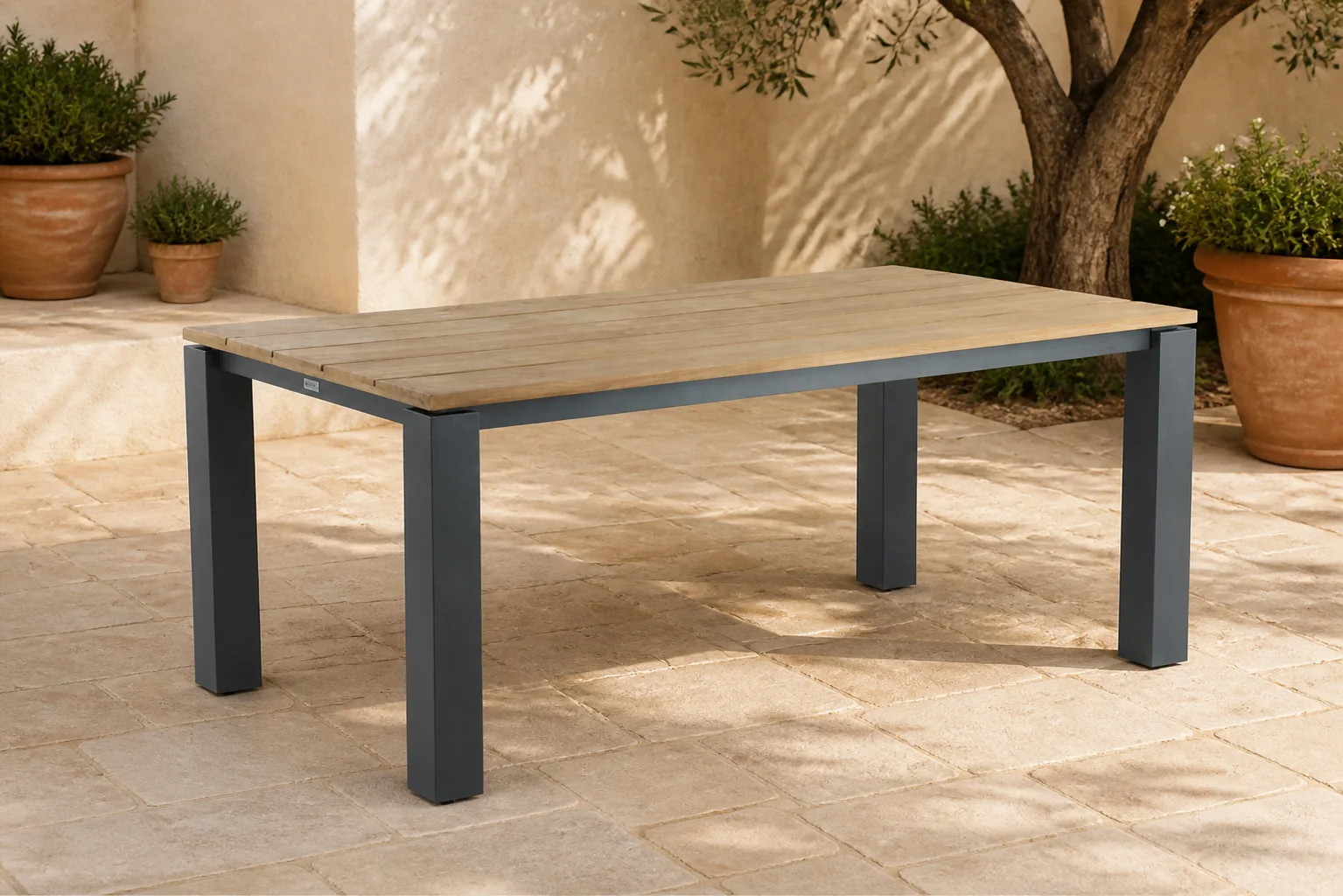 Sfeerfoto van Lifestyle Garden Furniture Riviera dining tuintafel 180 x 100 cm – Old teak greywash