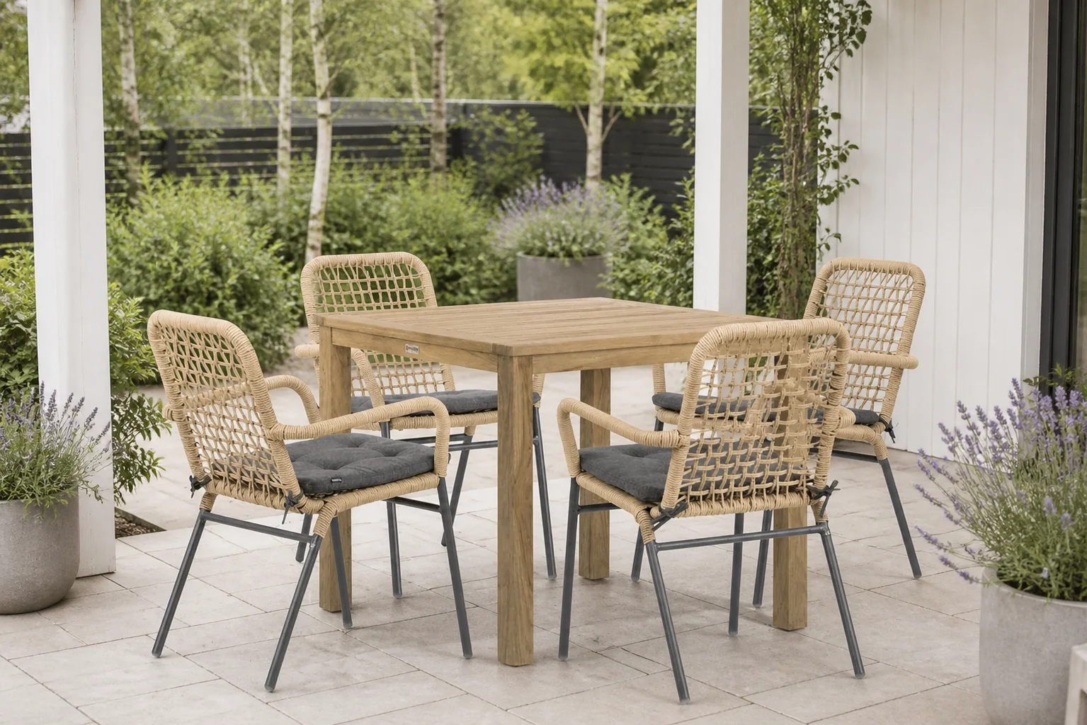 Sfeerfoto van De Laan Projects Laan Catalone/Weston 90 cm dining tuinset 5-delig – Taupe-naturel-bruin