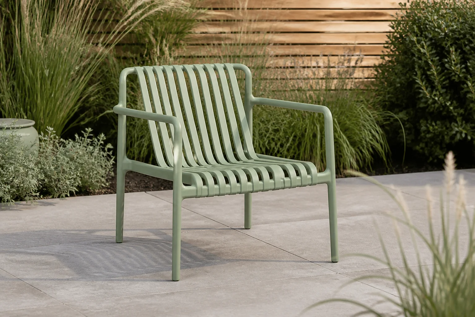 Sfeerfoto van Domani Furniture Alba lounge tuinstoel mint – Groen