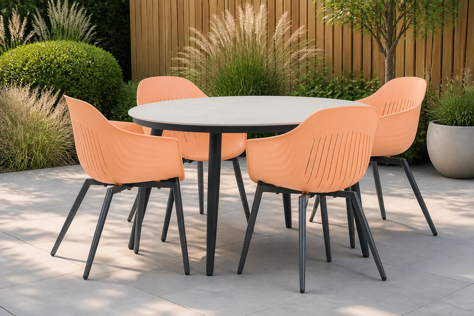 Sfeerfoto van Lifestyle Garden Furniture Lissabon/Vienna 120 cm dining tuinset 5-delig – Oranje