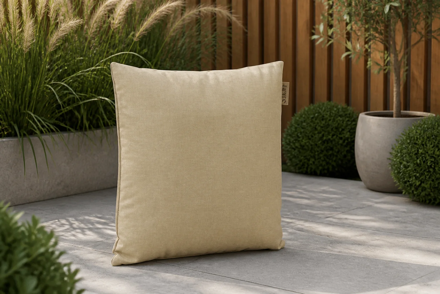 Sfeerfoto van Stoff Shiho sierkussen 45 x 45 cm – Taupe-naturel-bruin