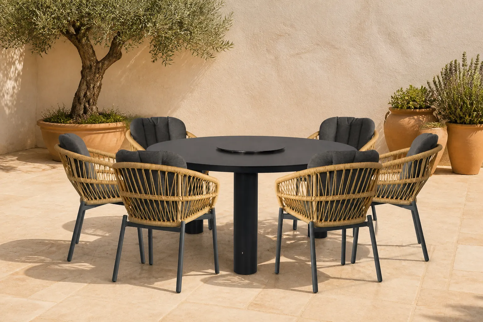 Sfeerfoto van De Laan Projects Laan Malaga/Arancia 150 cm dining tuinset 7-delig – Grijs-antraciet