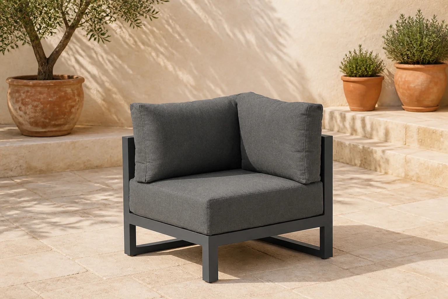 Sfeerfoto van Santika Furniture Salviano hoek module Quick Dry Foam – Grijs-antraciet