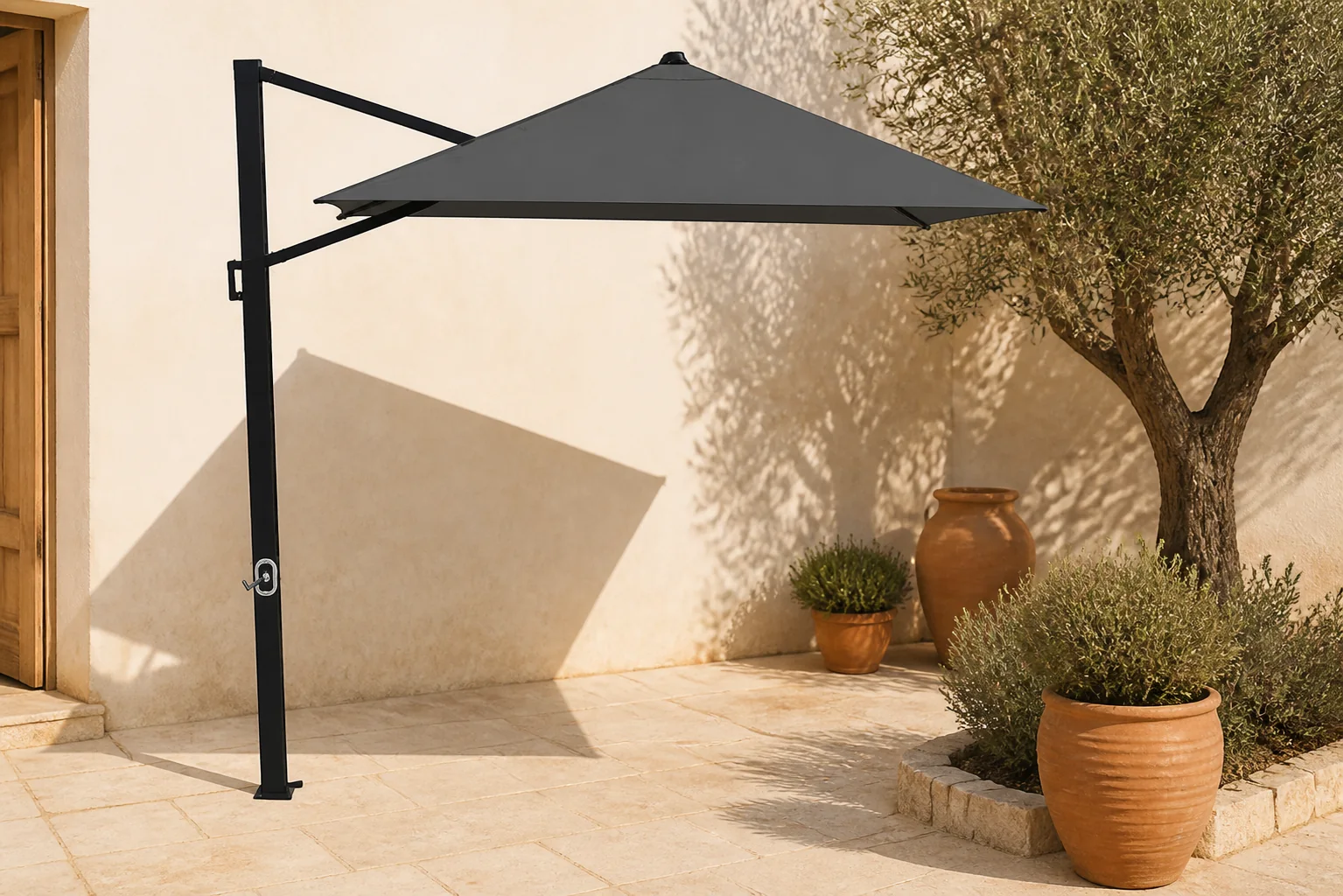Sfeerfoto van Camello Luna zweefparasol 3×3.5m S2 Excellent (excl. voet) – Grijs-antraciet
