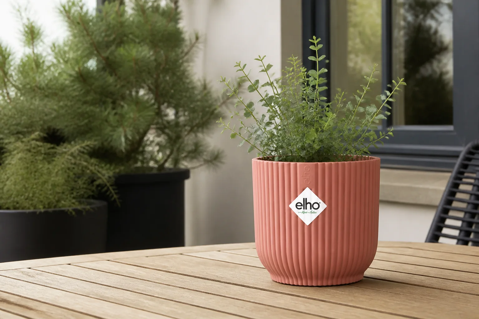 Sfeerfoto van Elho Vibes Fold Rond Mini dia 7 cm bloempot delicaat roze