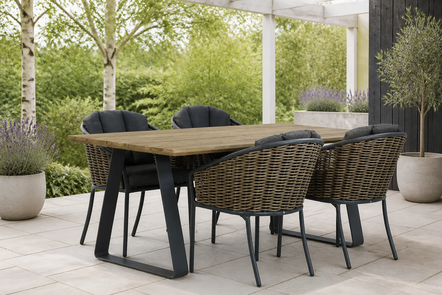 Sfeerfoto van Santika Furniture Tika/Palta 180 cm dining tuinset 5-delig – Grijs-antraciet