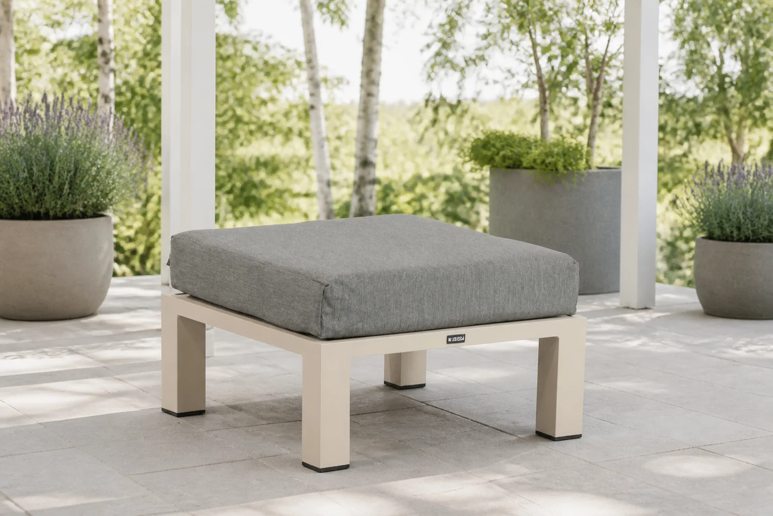Sfeerfoto van Lifestyle Garden Furniture Luca lounge voetenbank – Taupe-naturel-bruin