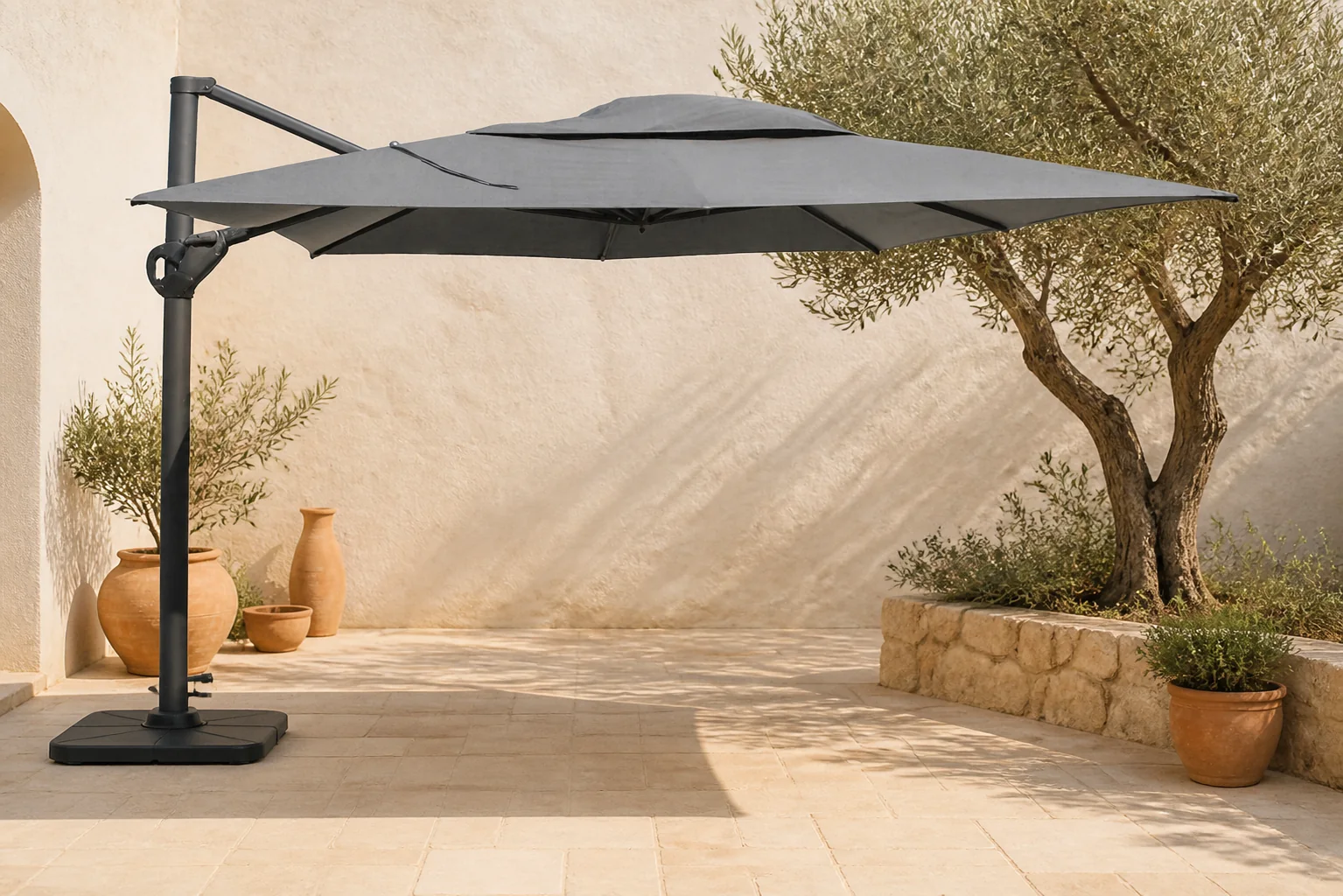 Sfeerfoto van 4 Seasons Outdoor | Hacienda Zweefparasol 300 x 400 cm | Charcoal