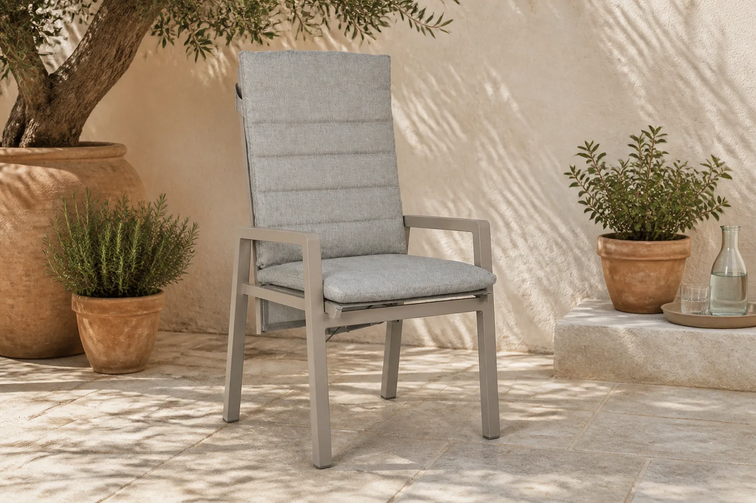 Sfeerfoto van Lifestyle Garden Furniture Vivaro dining tuinstoel verstelbaar loft – Zand/Beige